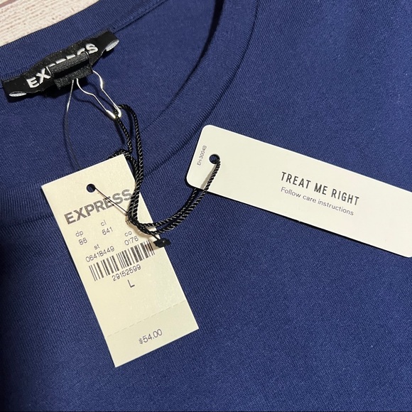 EXPRESS Embellished Padded Shoulder Crew Neck Tee - Picture 7 of 16